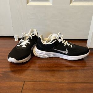 Nike size 6 sneakers